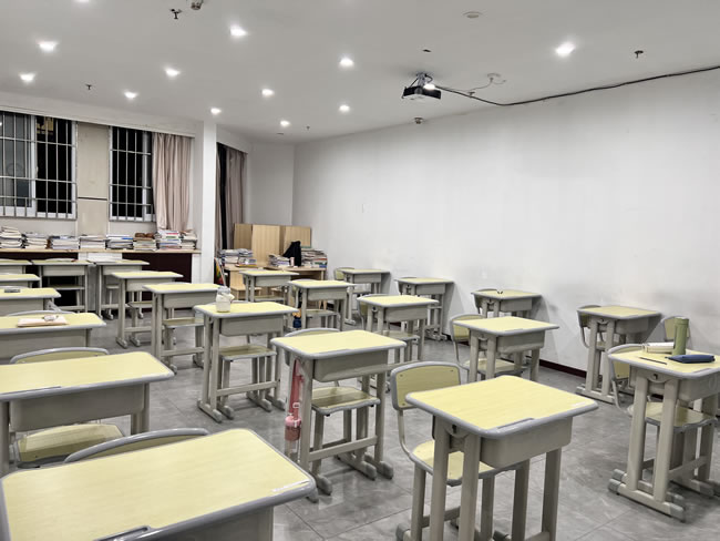 重庆昂扬教育培训学校高三复读收费多少