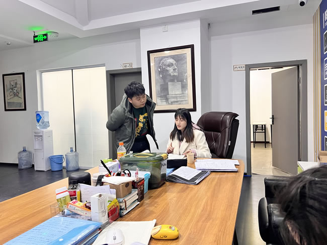 重庆昂扬教育培训学校收费多少钱一年