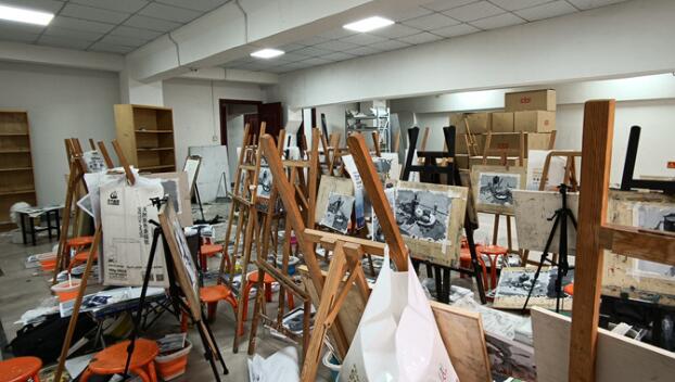 老鹰画室艺考美术集训课程安排