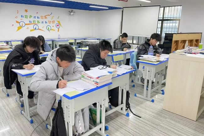 南宁六月学堂高考培训学校