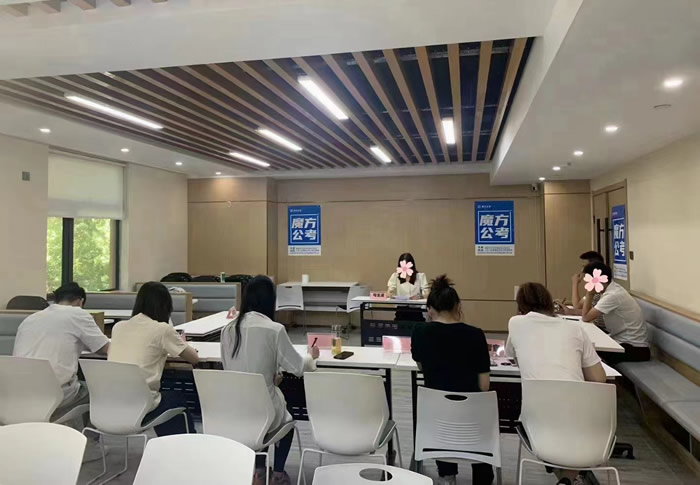 郑州魔方公考培训课程多少钱 2026收费标准一览