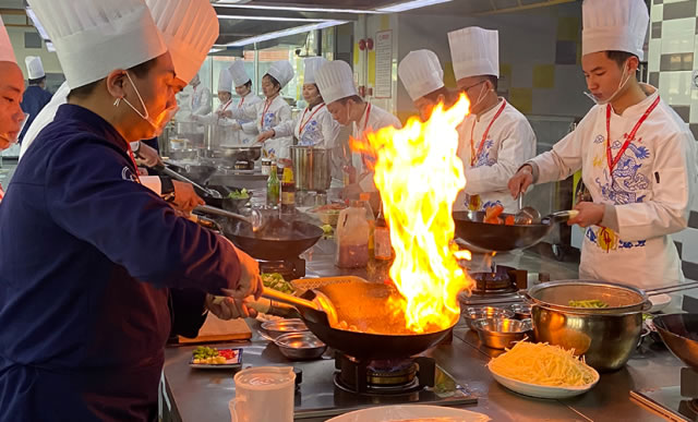 正宗广式萝卜牛杂哪里学 食为先牛杂培训班学习内容